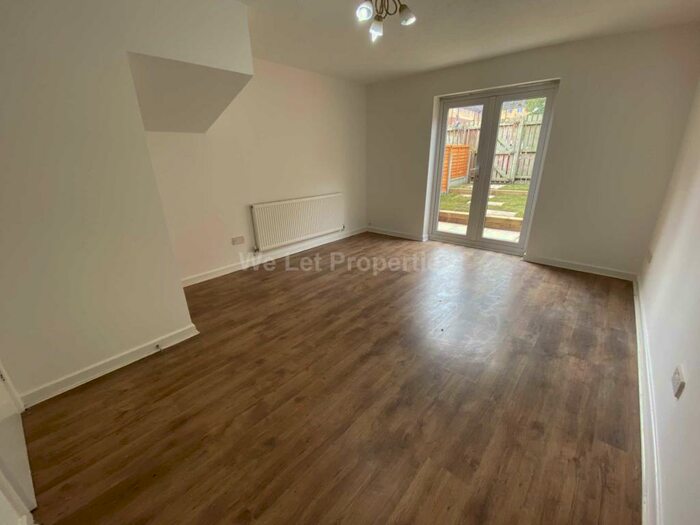 2 Bedroom House To Rent In Erskine Street, Hulme, M15