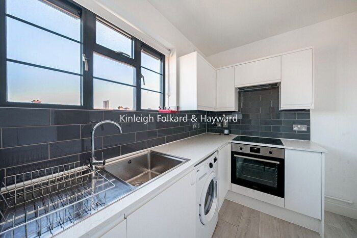 2 Bedroom Flat To Rent In Wandsworth Road, Vauxhall, London, SW8