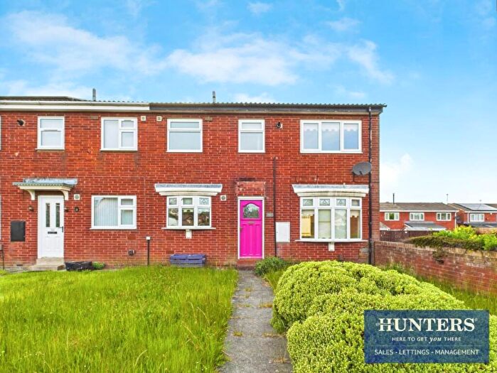 3 Bedroom End Of Terrace House For Sale In Hall Farm Road, Sunderland, SR3
