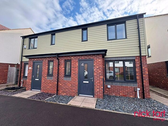 3 Bedroom Semi-Detached House To Rent In Sandhole Crescent, Telford, TF3