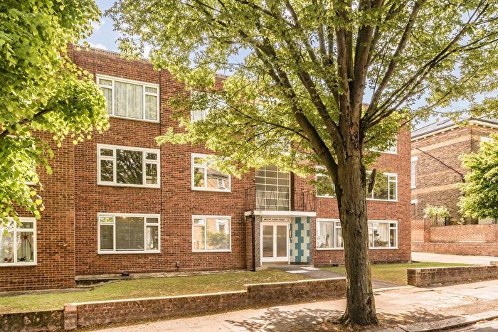 2 Bedroom Flat For Sale In Mount Avenue, Ealing, W5