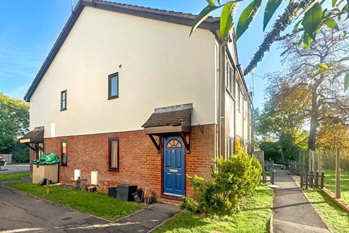 2 Bedroom Cluster House For Sale In Orchard Close, Wokingham, RG40