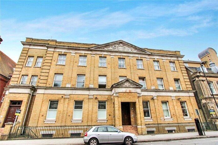 2 Bedroom Maisonette To Rent In Canute Road, Southampton, Hampshire, SO14