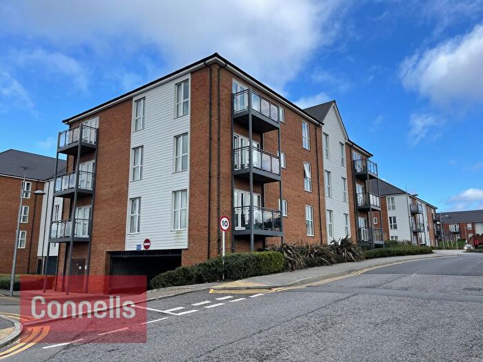 2 Bedroom Apartment To Rent In Holmbush Mews, RH12