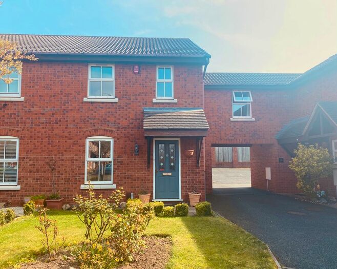 3 Bedroom End Of Terrace House To Rent In Balmoral Close, Tamworth, Staffordshire, B79