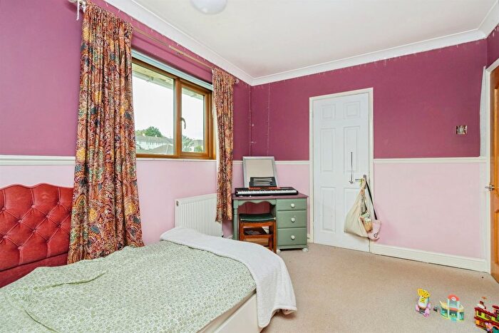 3 Bedroom Semi-Detached House For Sale In Foxhole Road, Paignton, TQ3