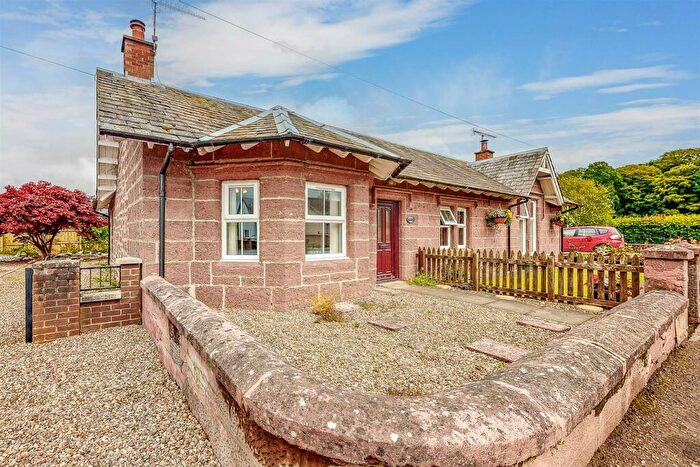 2 Bedroom Cottage For Sale In Spittalfield, Perth, PH1