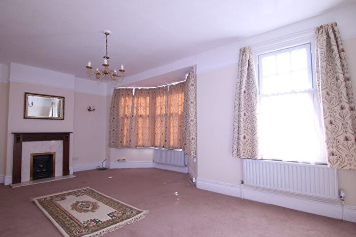 2 Bedroom Maisonette To Rent In Panmuir Road, London, SW20