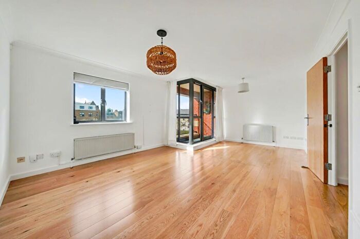 2 Bedroom Apartment To Rent In Manor Gardens, Sherard Court, N7