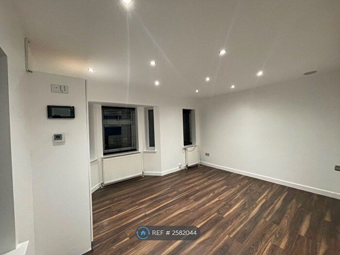 1 Bedroom Flat To Rent In Robin Hood Way, Greenford, UB6
