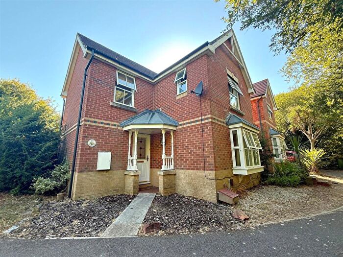 3 Bedroom Detached House For Sale In Orpine Close, Titchfield Park, PO15