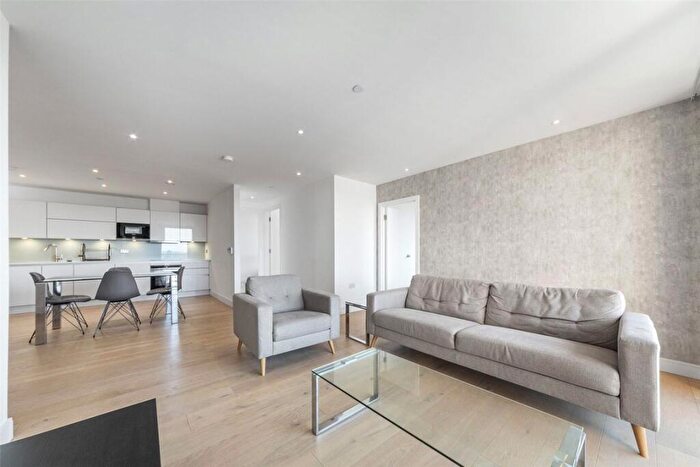 3 Bedroom Flat To Rent In East Ferry Road, Canary Wharf, E14