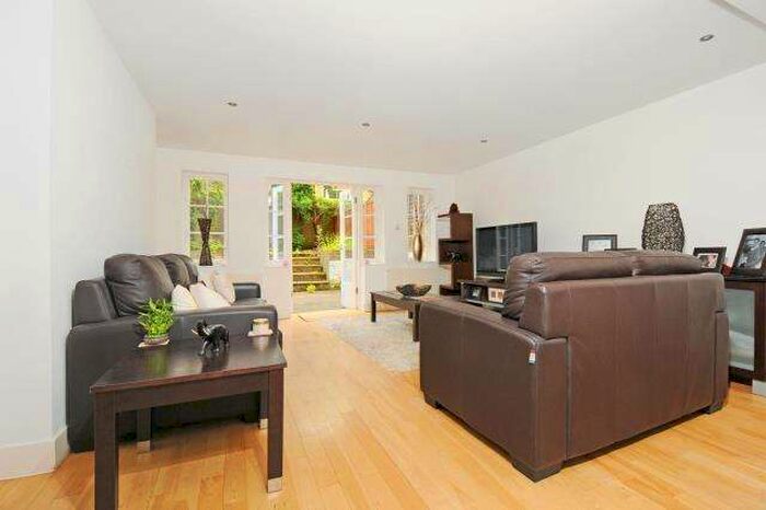 3 Bedroom Apartment To Rent In Richmond, Surrey, TW10