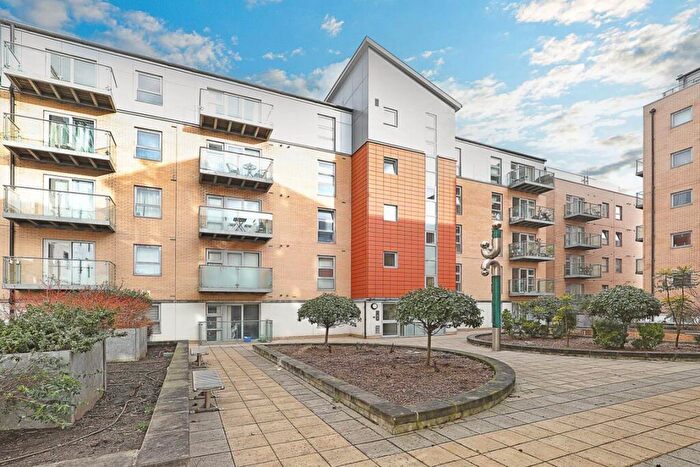 1 Bedroom Flat To Rent In South Woodford, E18