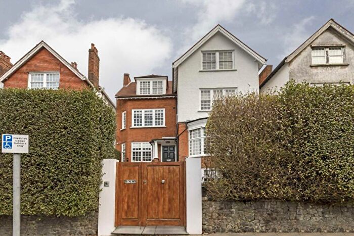 3 Bedroom Flat To Rent In Bracknell Gardens, London, NW3