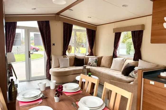 2 Bedroom Mobile/park Home For Sale In , NR32