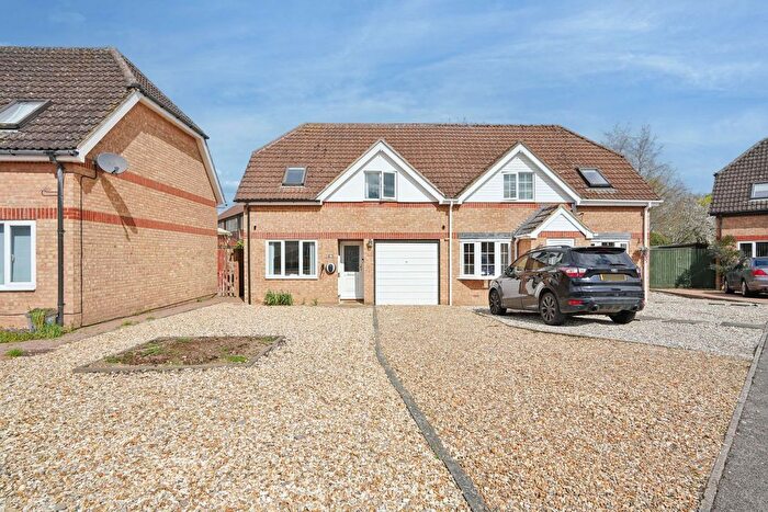 3 Bedroom Semi Detached House For Sale In Metcalfe Close, Abingdon, OX14