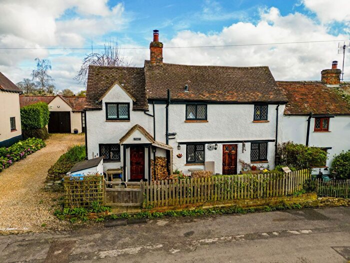 2 Bedroom Property For Sale In New Road, Dinton, HP17