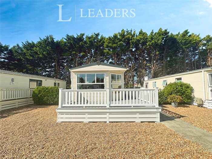 2 Bedroom Mobile Home For Sale In Melville Road, Southsea, Hampshire, PO4