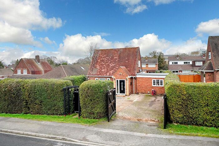 4 Bedroom Detached House For Sale In Lockhart Close, Dunstable, LU6