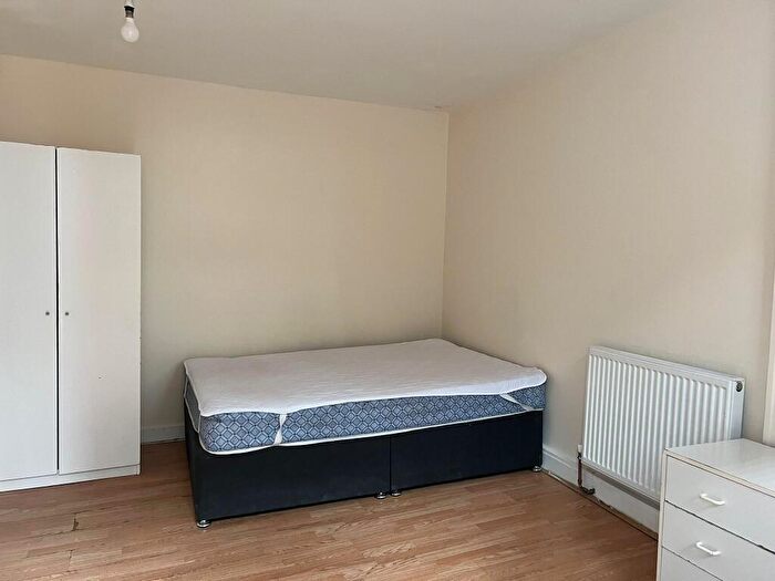 Studio To Rent In Flat, Guildford House, - Guildford Street, Luton, LU1