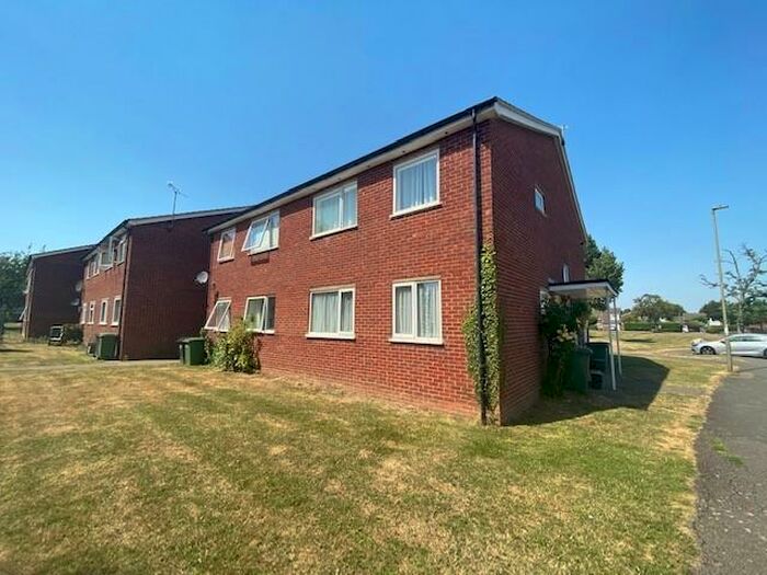 2 Bedroom Maisonette To Rent In Denbigh Road, Thame, OX9