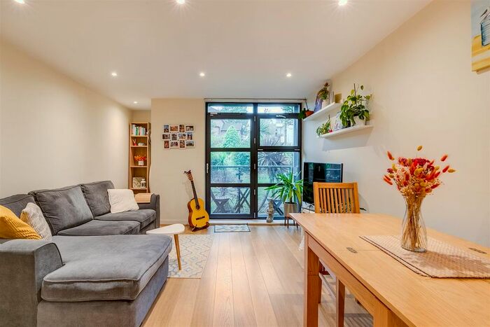 2 Bedroom Flat To Rent In Scott Avenue, London, SW15