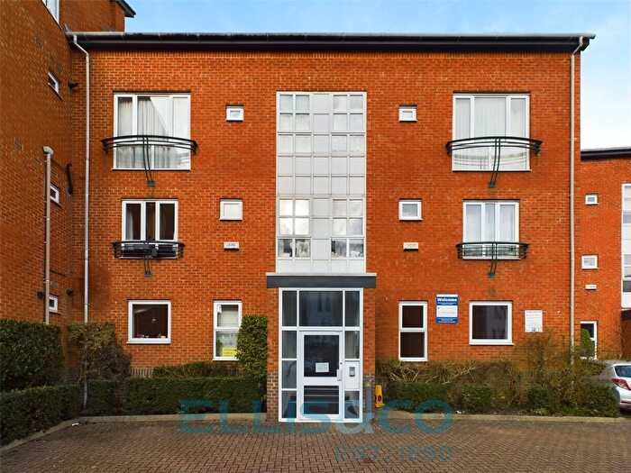 2 Bedroom Flat To Rent In Avebury Avenue, Tonbridge, Kent, TN9