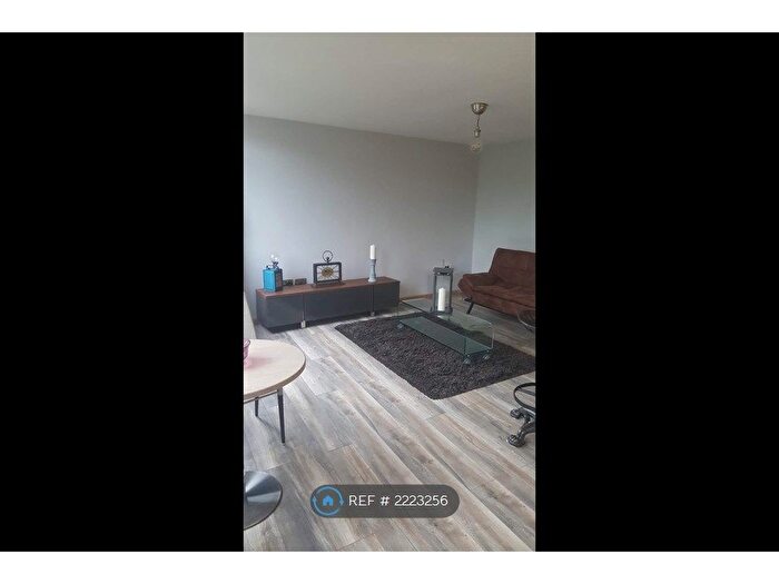 1 Bedroom Flat To Rent In Fearnly Mill, Huddersfield, HD5