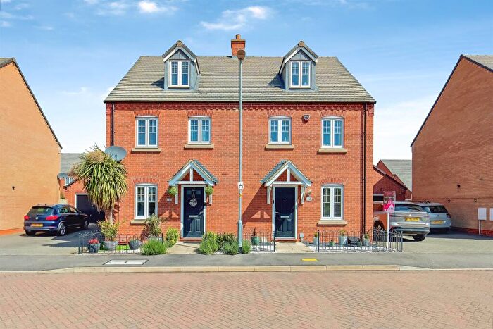 4 Bedroom Town House For Sale In Boughton Lane, Raunds, Wellingborough, NN9