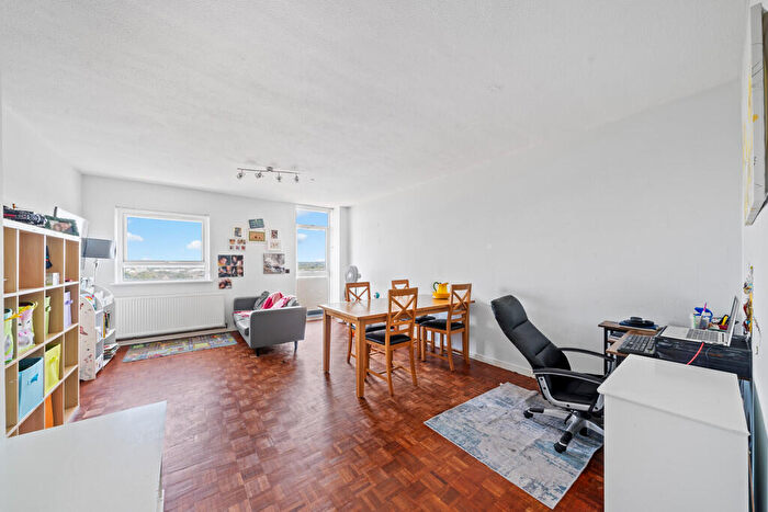 2 Bedroom Apartment For Sale In Clarendon Road, Wallington, SM6