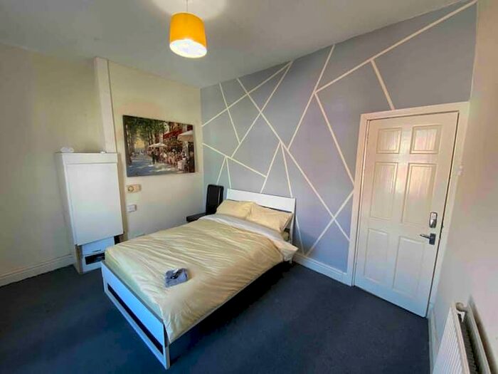 3 Bedroom End Of Terrace House To Rent In Sark Road, L13