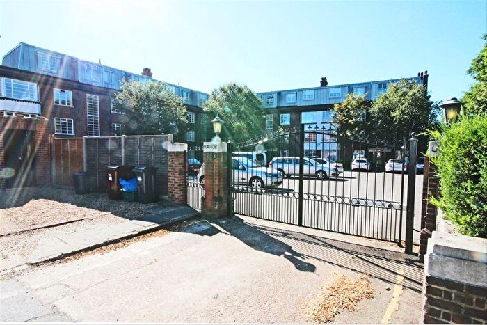 1 Bedroom Flat To Rent In Manor Court, Acton, W3