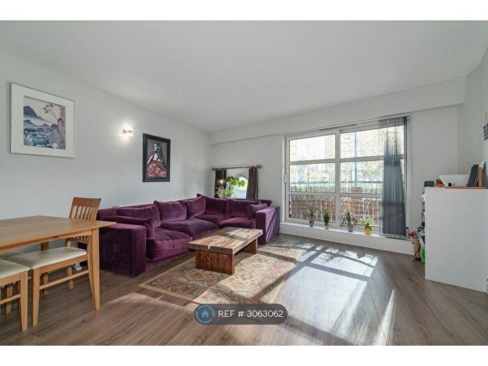 2 Bedroom Flat To Rent In Cascades Tower, London, E14