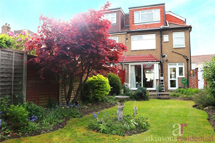 4 Bedroom Semi-Detached House For Sale In Herrongate Close, Enfield, Middlesex, EN1