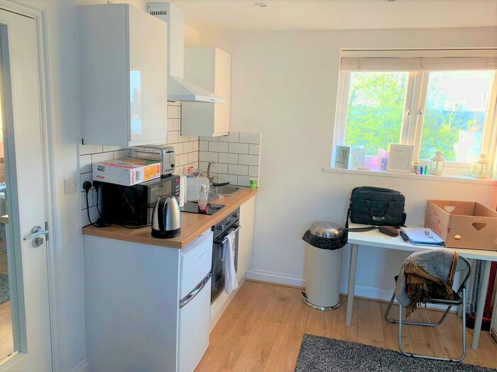 Studio To Rent In Valentines Road, Ilford, IG1