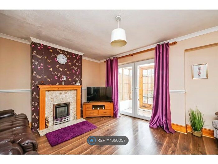 3 Bedroom Terraced House To Rent In Third Avenue, Gedling, Nottingham, NG4