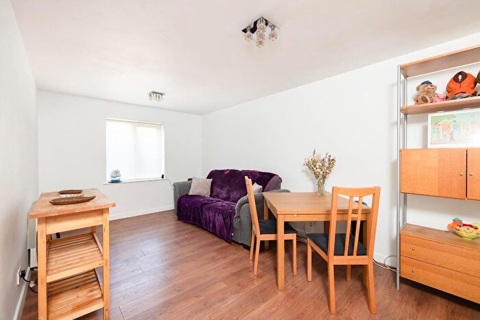 1 Bedroom Flat For Sale In New Walls, Totterdown, BS4