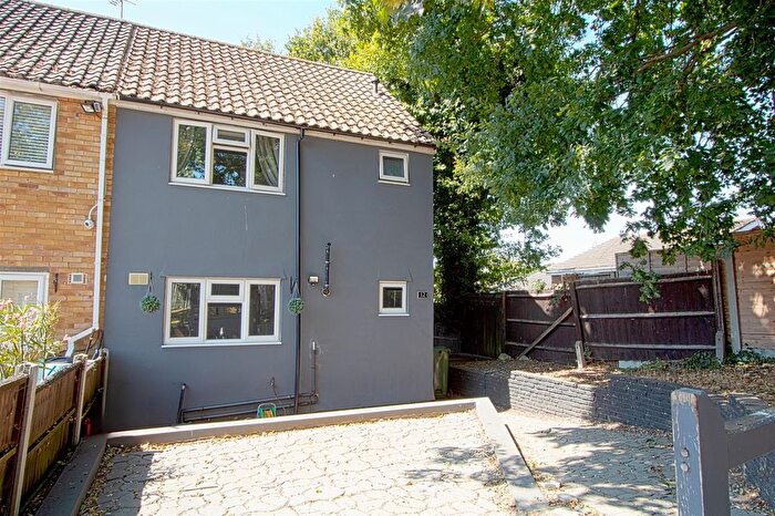 3 Bedroom Semi-Detached House For Sale In Gascoigne Way, Billericay, CM11