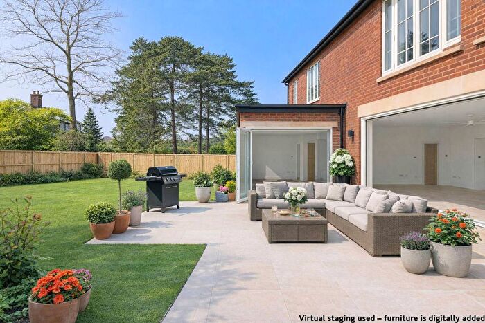 6 Bedroom Detached House For Sale In Newlands Drive, Maidenhead, SL6