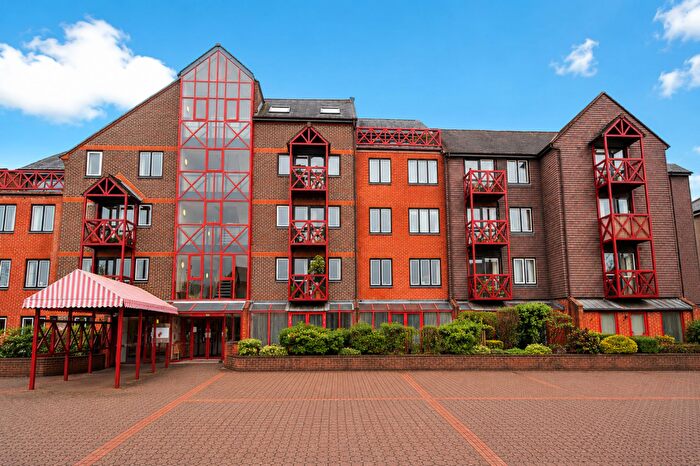 1 Bedroom Flat For Sale In The Mount, Mount Place The Mount, GU2