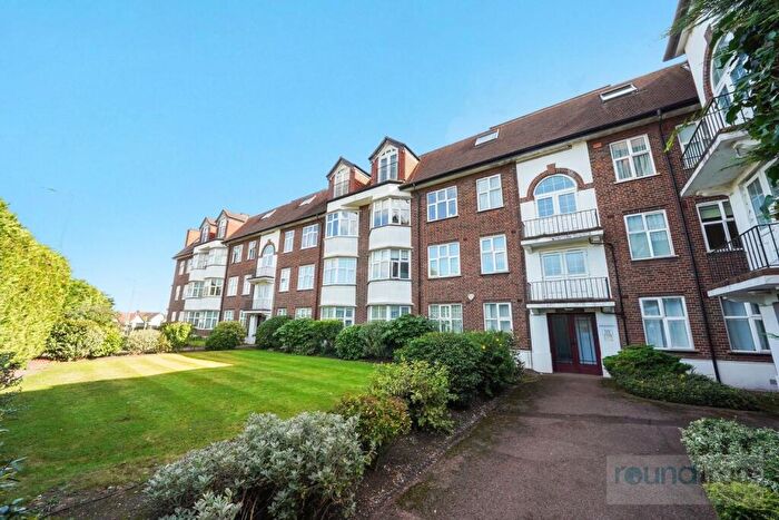 3 Bedroom Flat To Rent In Collingwood Court, Queens Road, Hendon, NW4