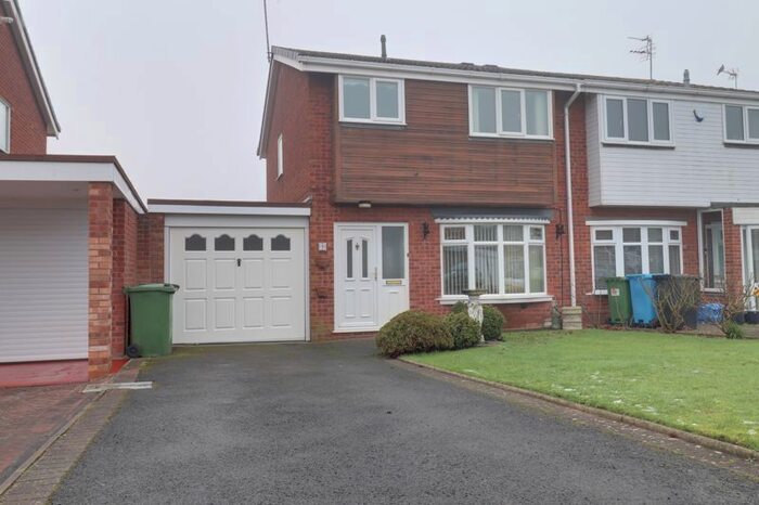 3 Bedroom Semi-Detached House To Rent In Francis Close, Penkridge, Stafford, ST19