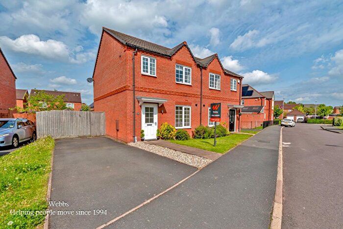 3 Bedroom Semi-Detached House For Sale In Hawthorn Drive, Norton Canes, Cannock, WS11