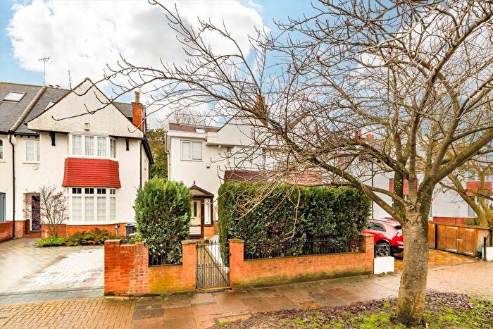 4 Bedroom Terraced House To Rent In Staveley Road, Chiswick, W4