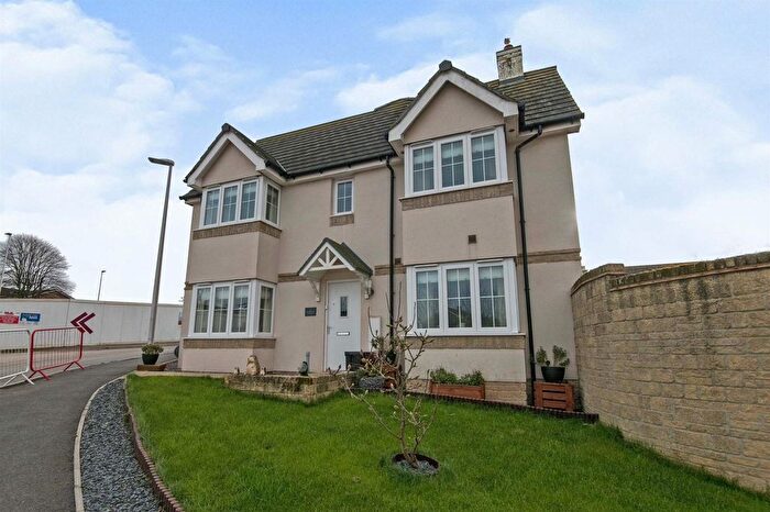 3 Bedroom Link Detached House For Sale In Cloakham Drive, Axminster, EX13