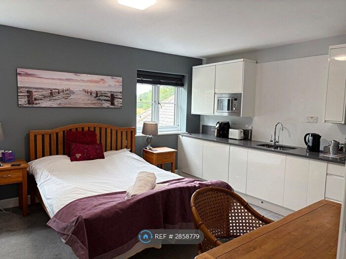 Studio To Rent In High St, Northampton, NN7