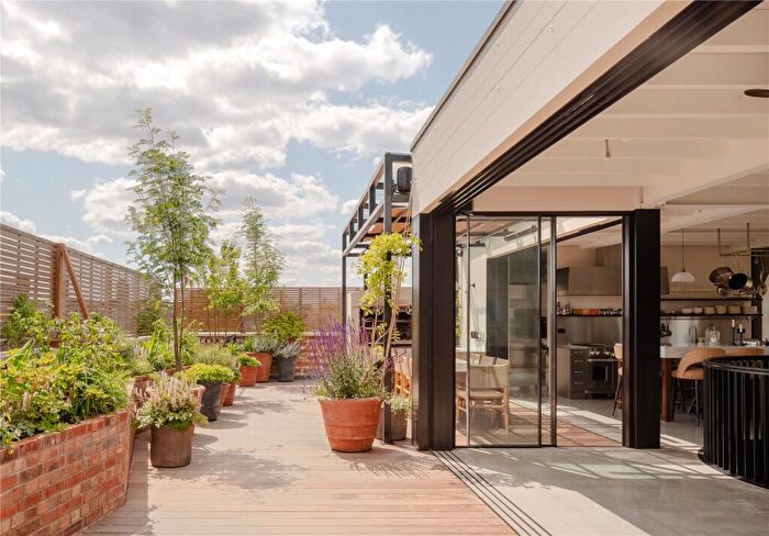 3 Bedroom Penthouse To Rent In Barnsbury Square, London, N1