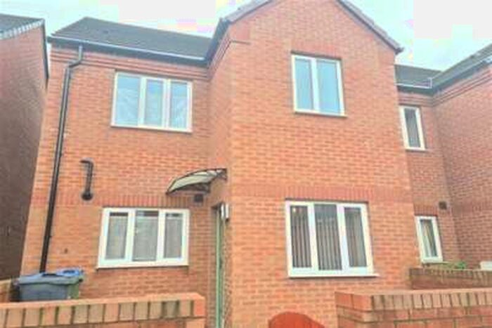 3 Bedroom End Of Terrace House To Rent In Crocketts Lane, B66
