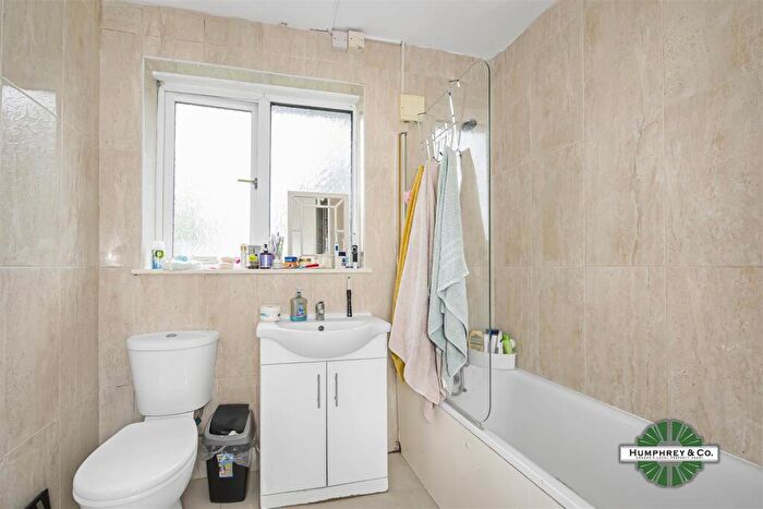 2 Bedroom Flat To Rent In Nicoll Road, London, NW10